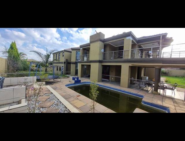 6 BEDROOM HOUSE FOR SALE IN SUMMERSET
